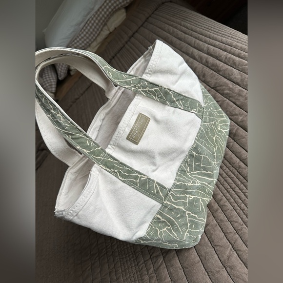 L.L. Bean Handbags - LLBean Boat and Tote - Zip Top Green Size Medium with regular straps